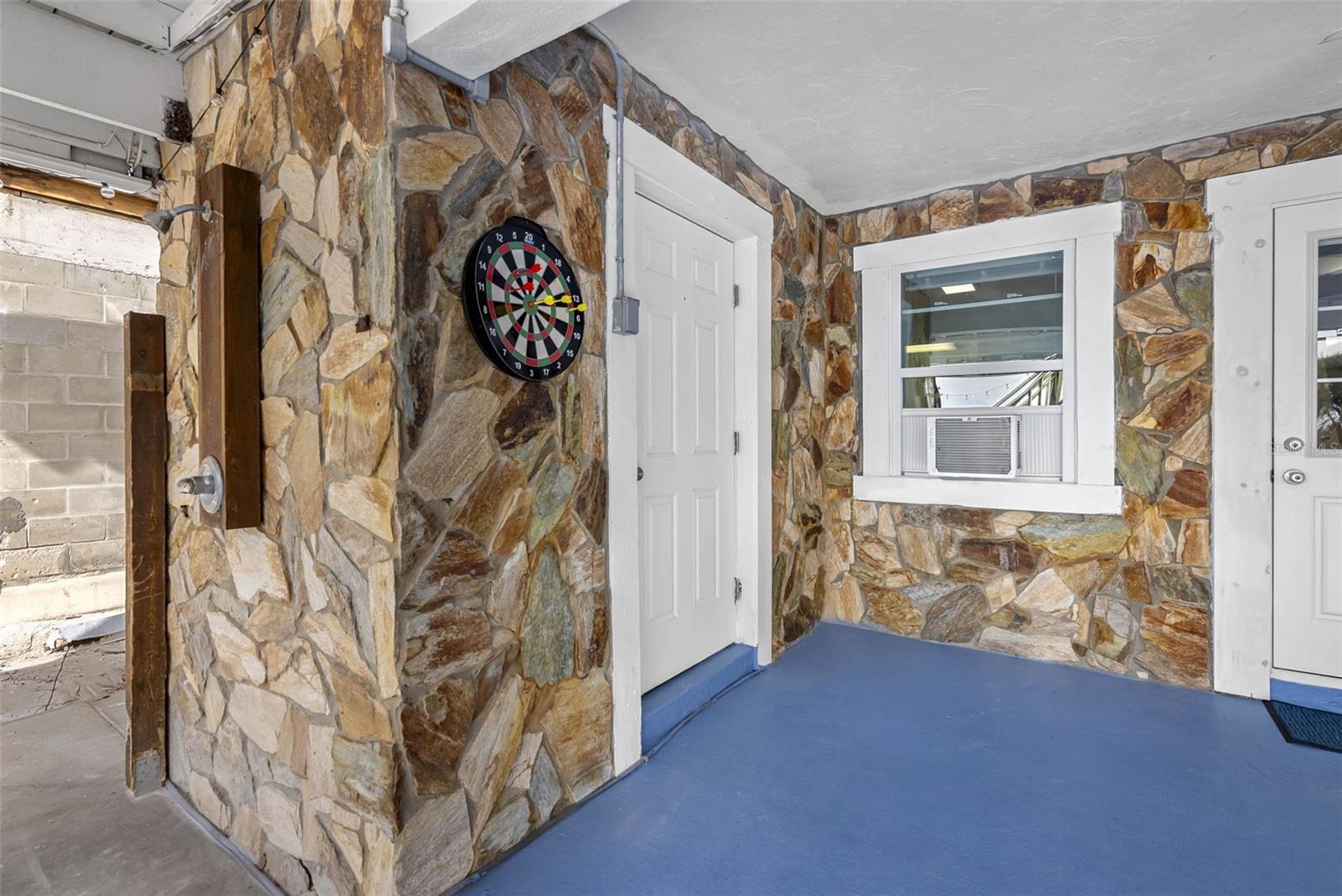 Listing photo id 71 for 12458 1st Street W
