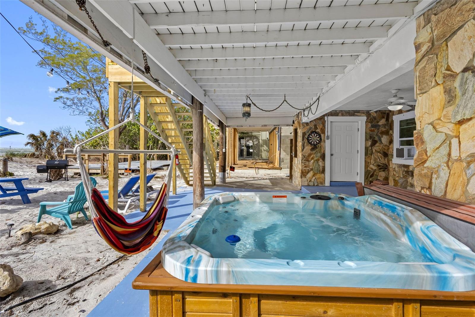Listing photo id 73 for 12458 1st Street W