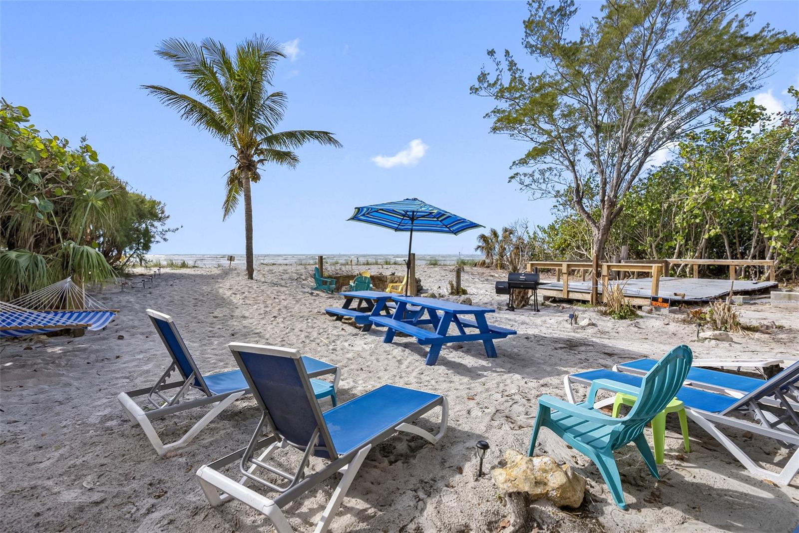 Listing photo id 76 for 12458 1st Street W