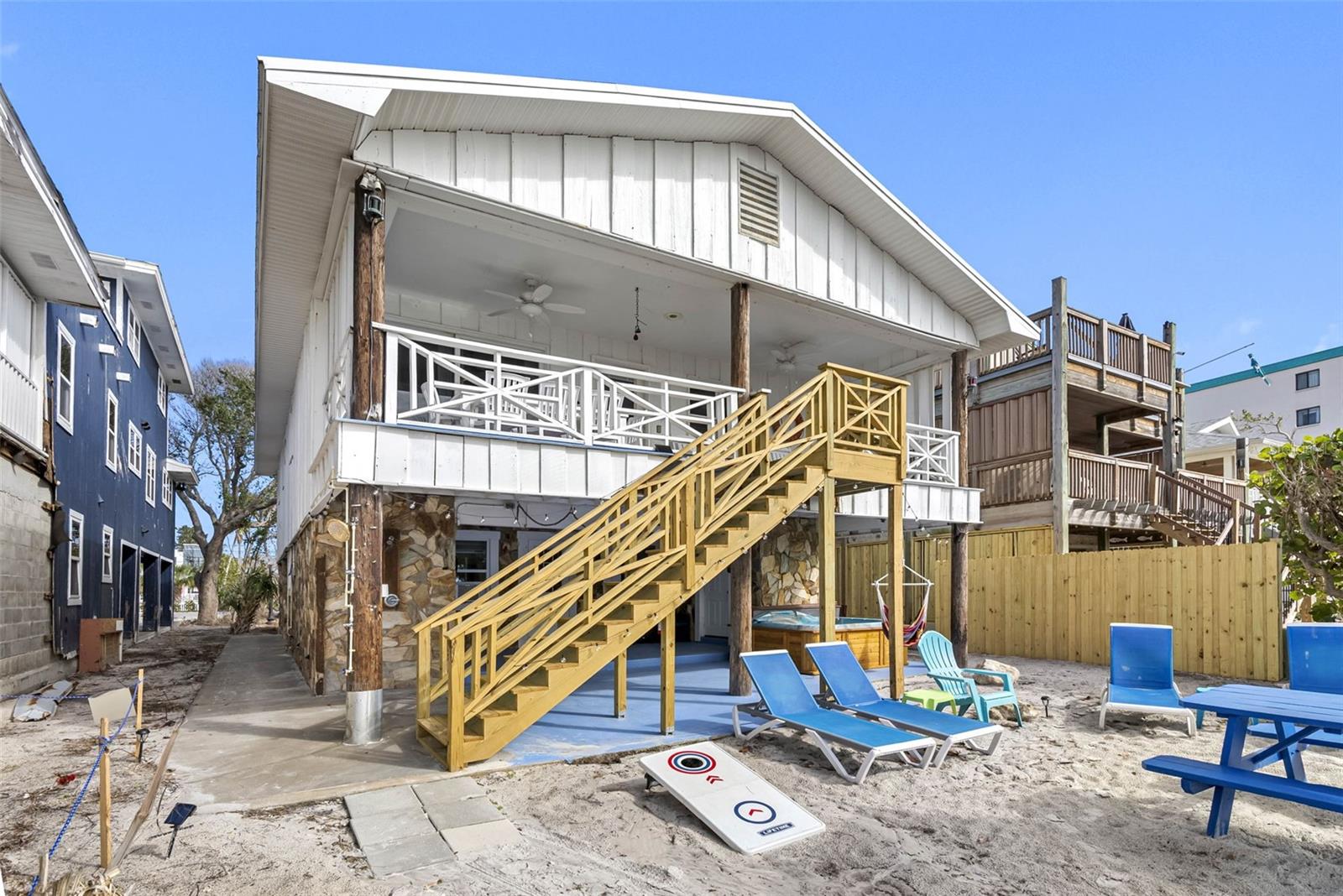 Listing photo id 79 for 12458 1st Street W