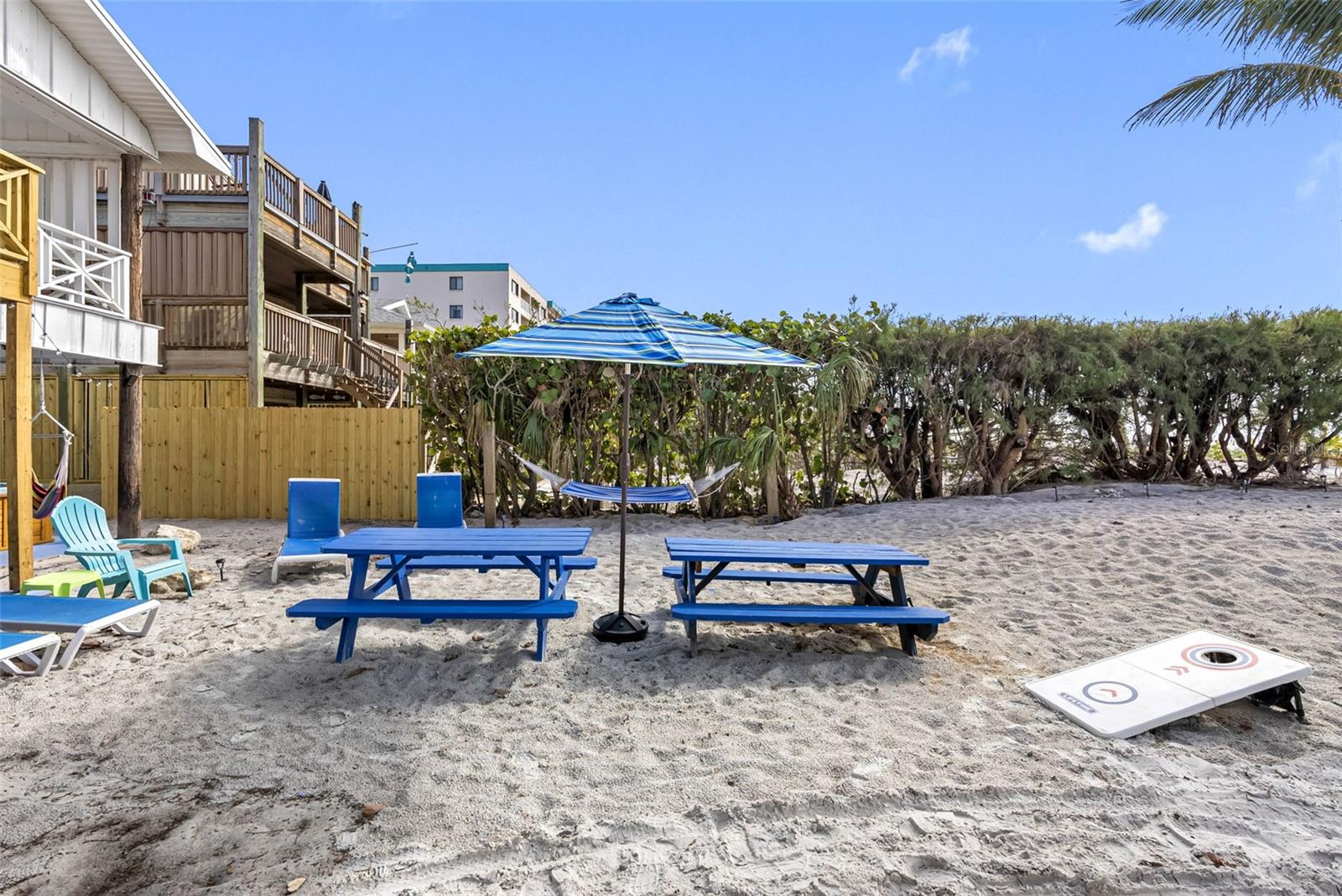 Listing photo id 80 for 12458 1st Street W