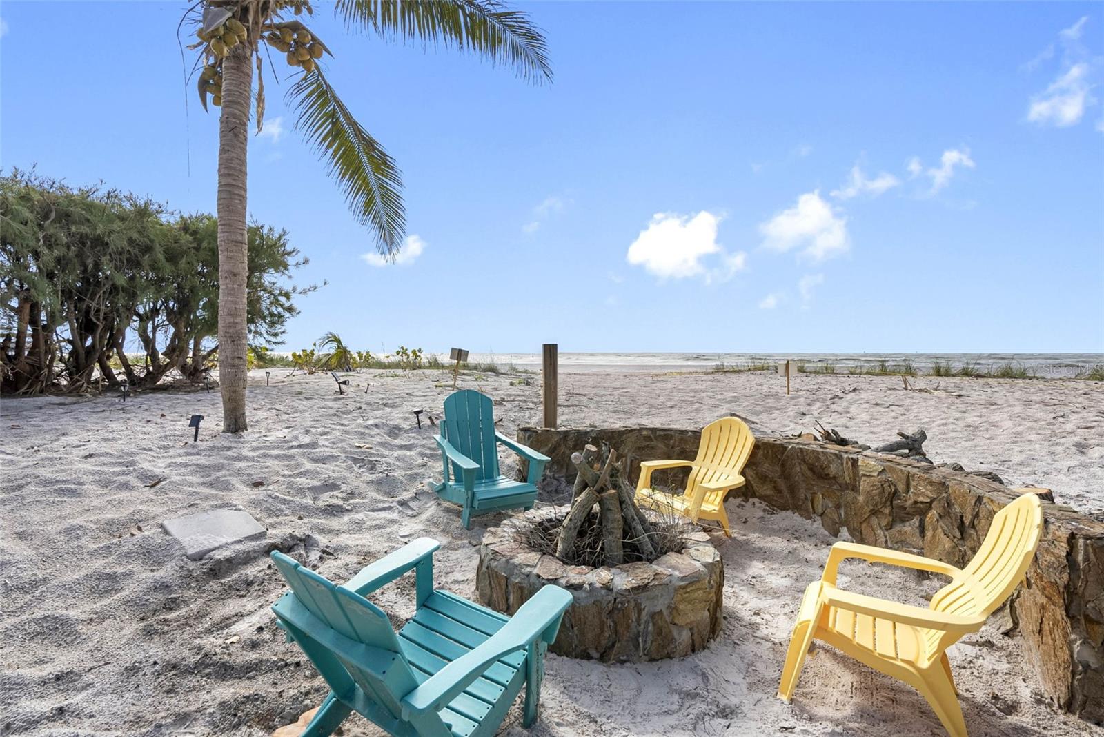 Listing photo id 84 for 12458 1st Street W