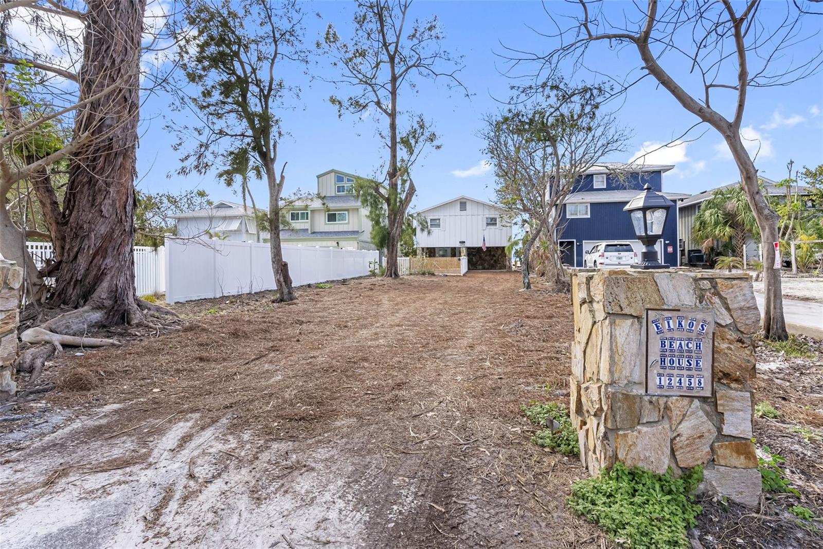 Listing photo id 88 for 12458 1st Street W