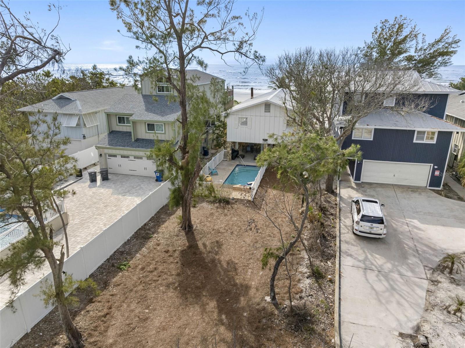 Listing photo id 89 for 12458 1st Street W