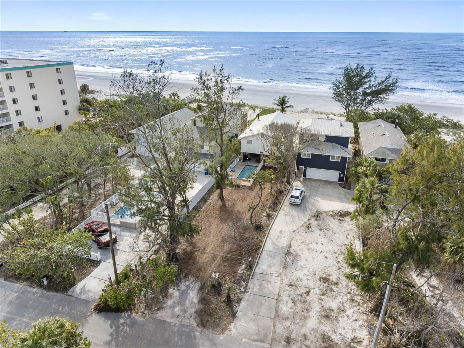 Listing photo id 90 for 12458 1st Street W