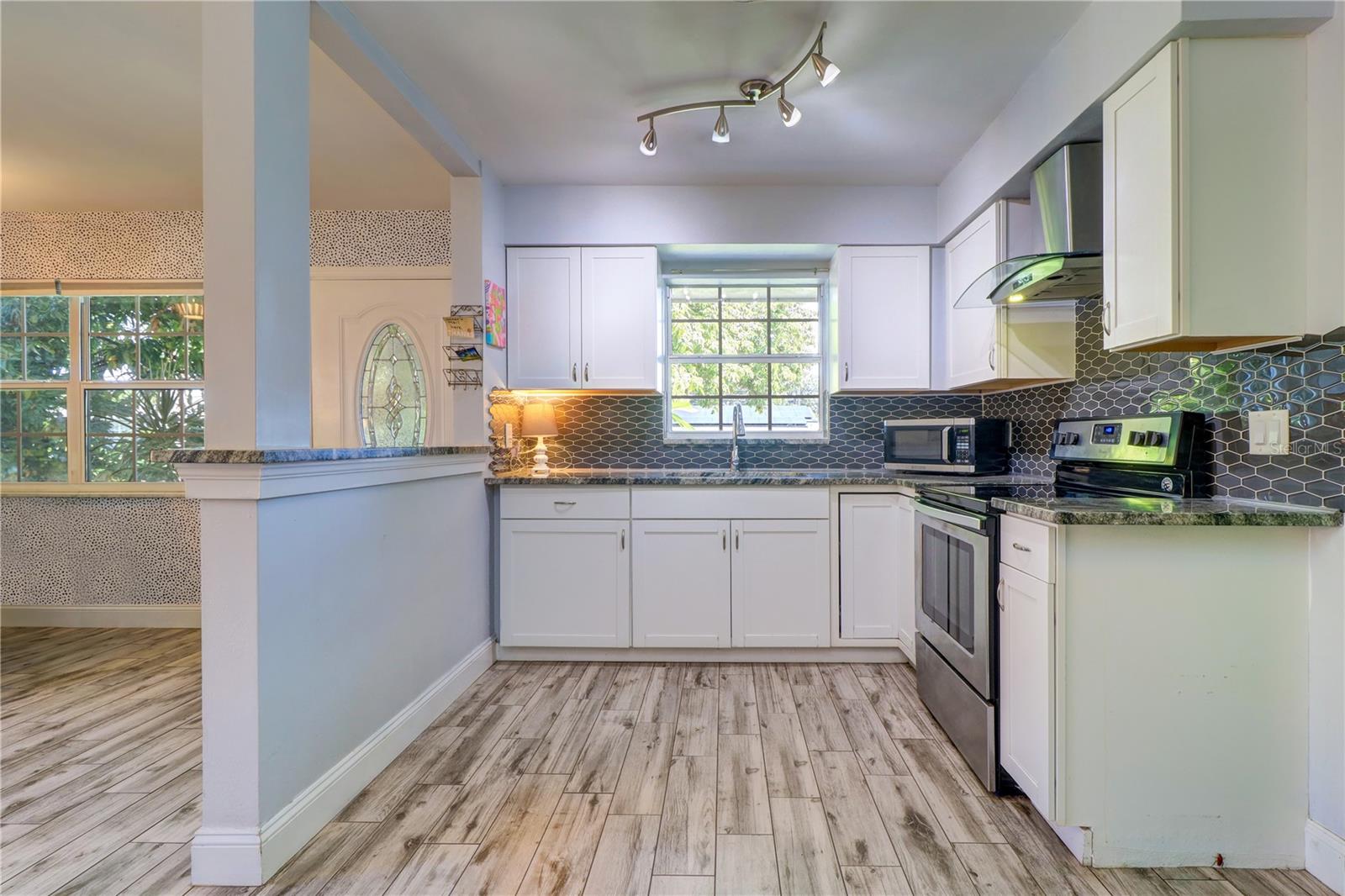 Image 11 of 21 For 3910 14th Avenue N