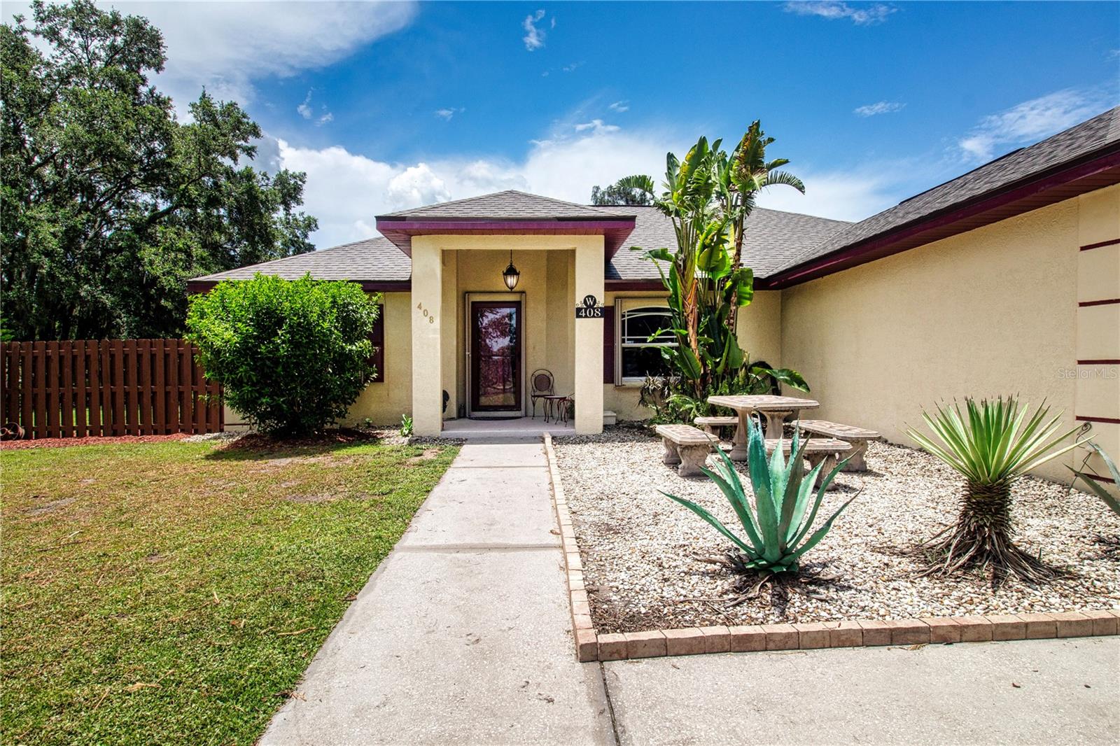 Listing photo id 8 for 408 River Bed Court