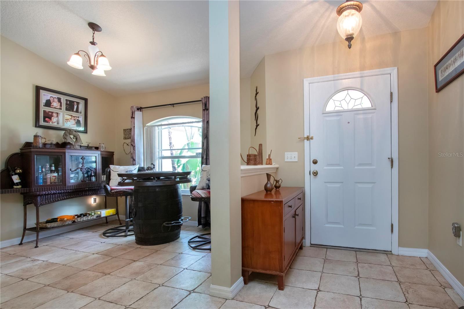 Listing photo id 10 for 408 River Bed Court