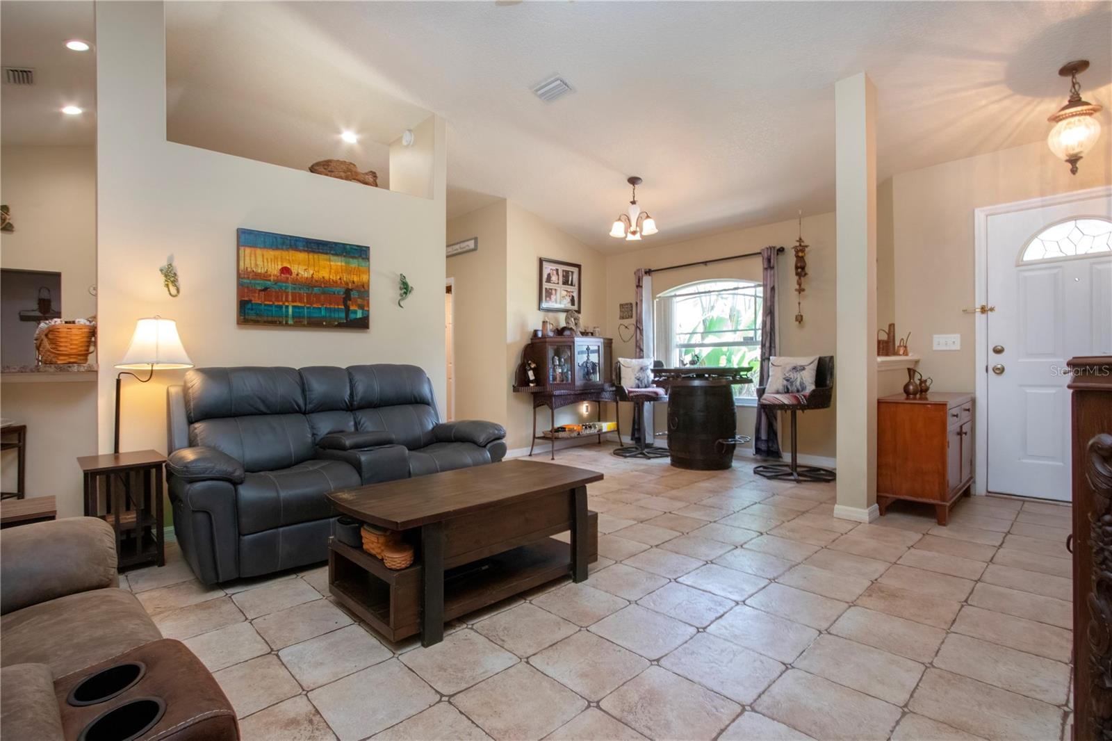 Listing photo id 14 for 408 River Bed Court