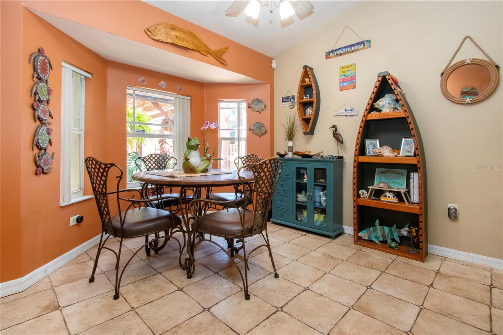 Listing photo id 16 for 408 River Bed Court