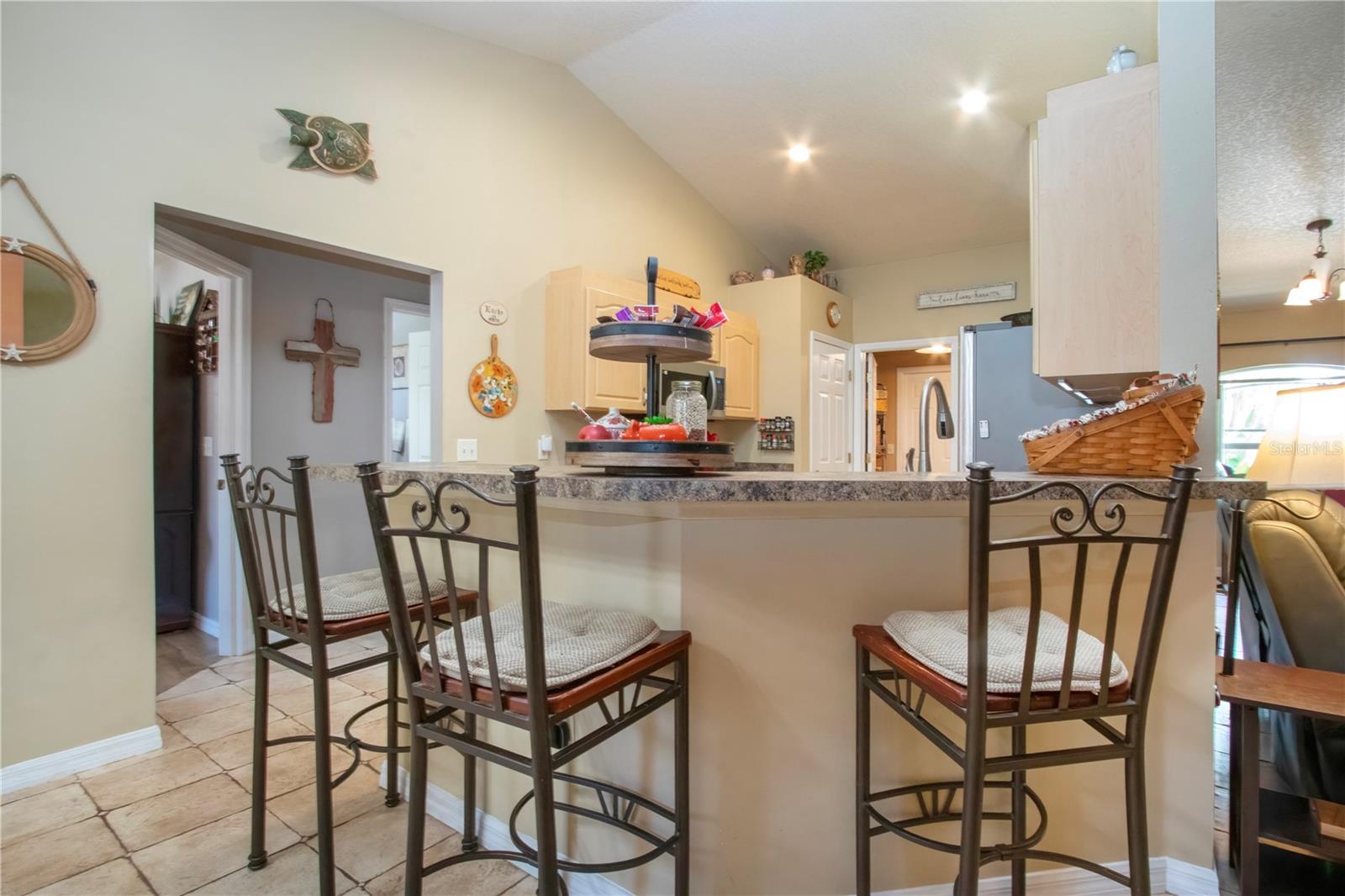 Listing photo id 18 for 408 River Bed Court