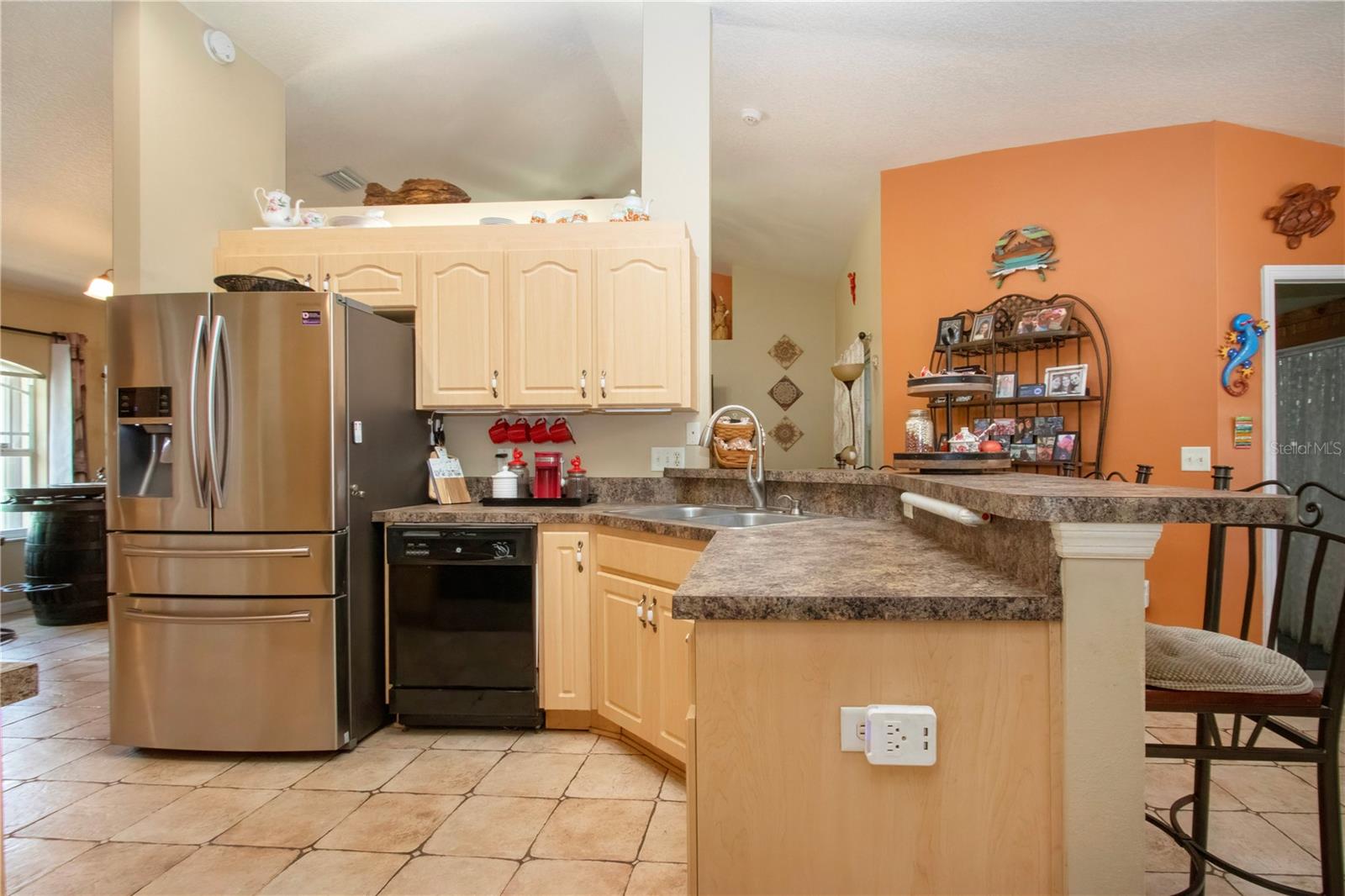 Listing photo id 19 for 408 River Bed Court
