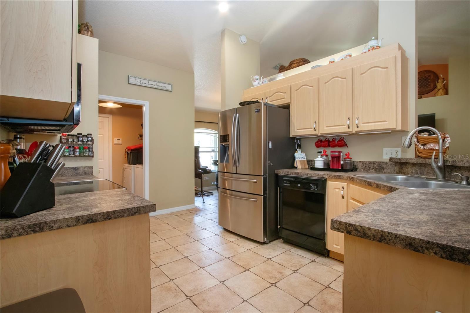 Listing photo id 20 for 408 River Bed Court