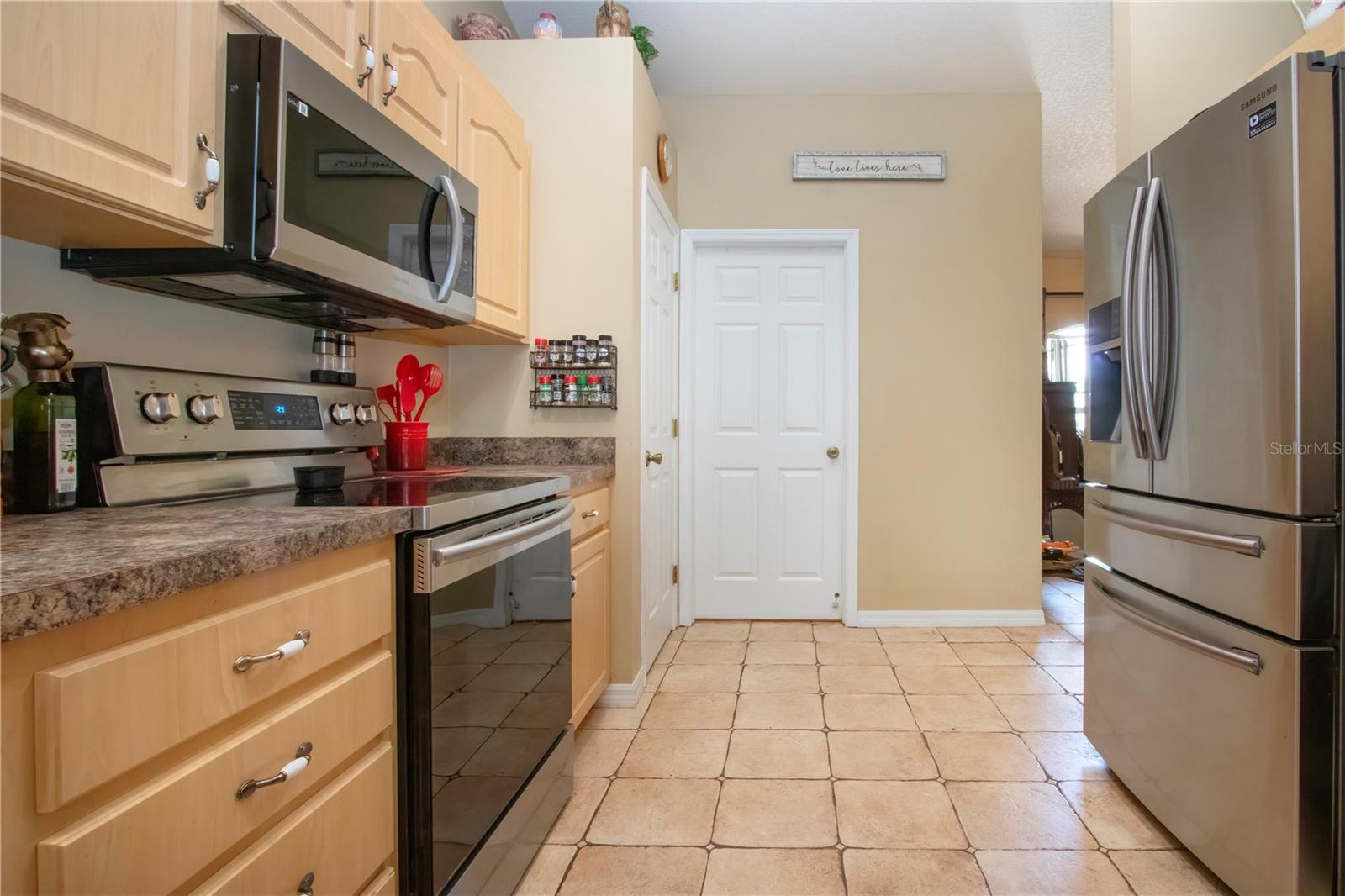 Listing photo id 22 for 408 River Bed Court