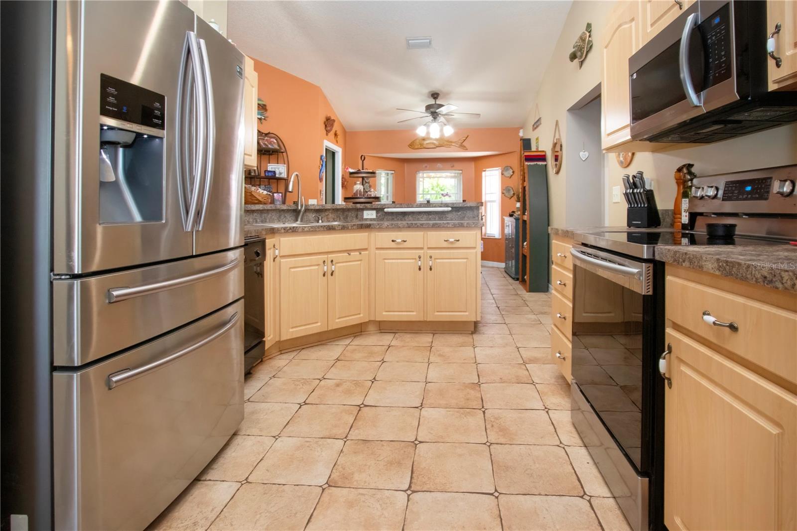 Listing photo id 24 for 408 River Bed Court