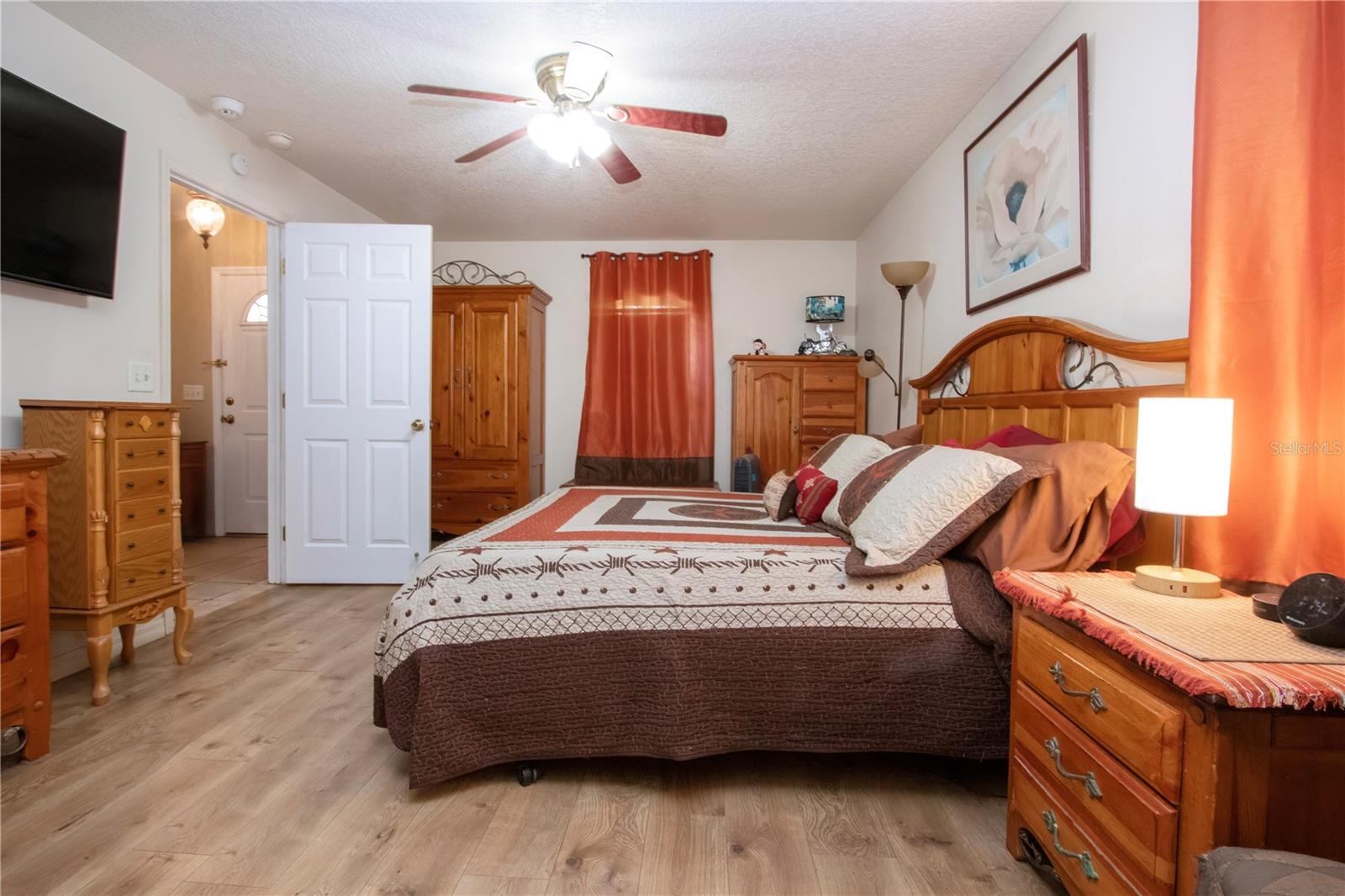 Listing photo id 26 for 408 River Bed Court