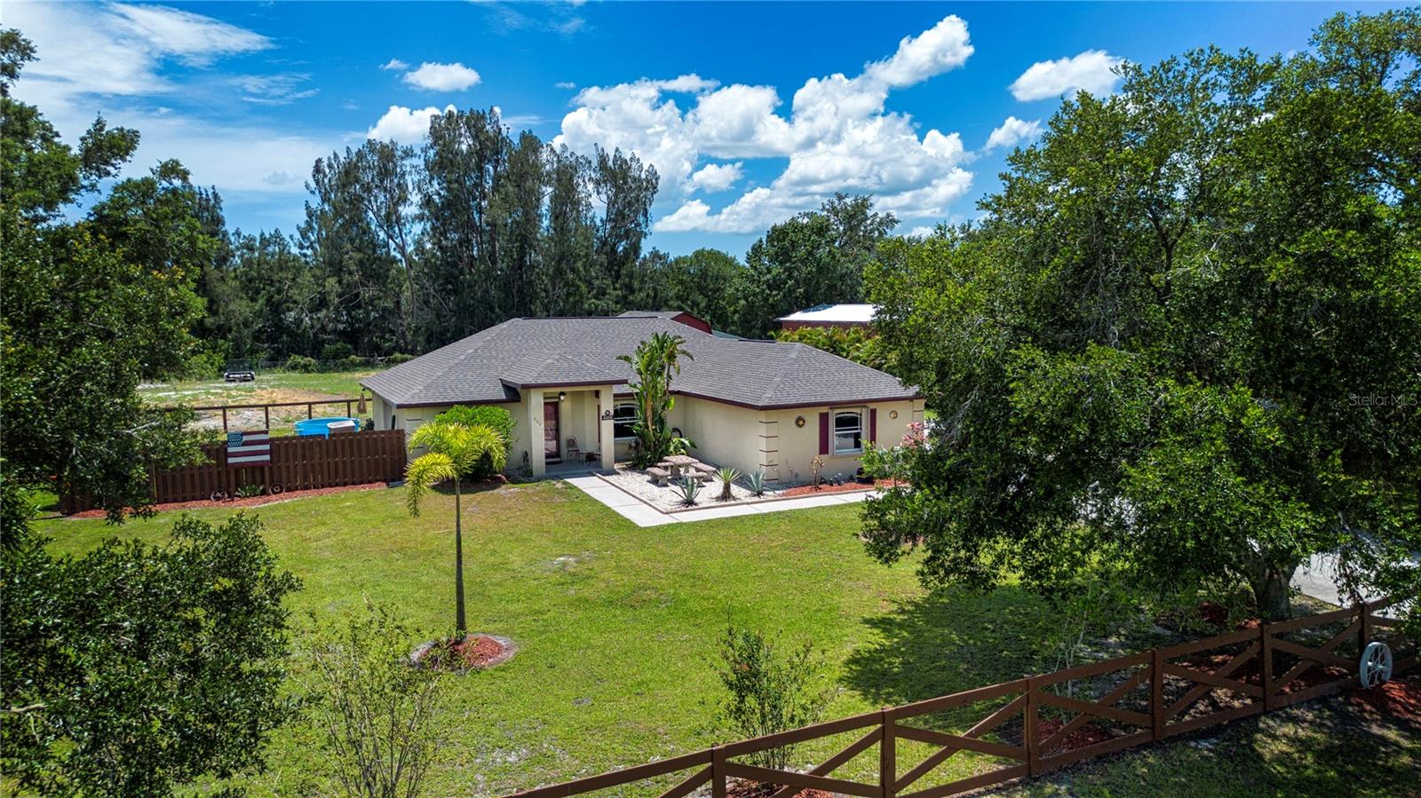 Listing photo id 1 for 408 River Bed Court
