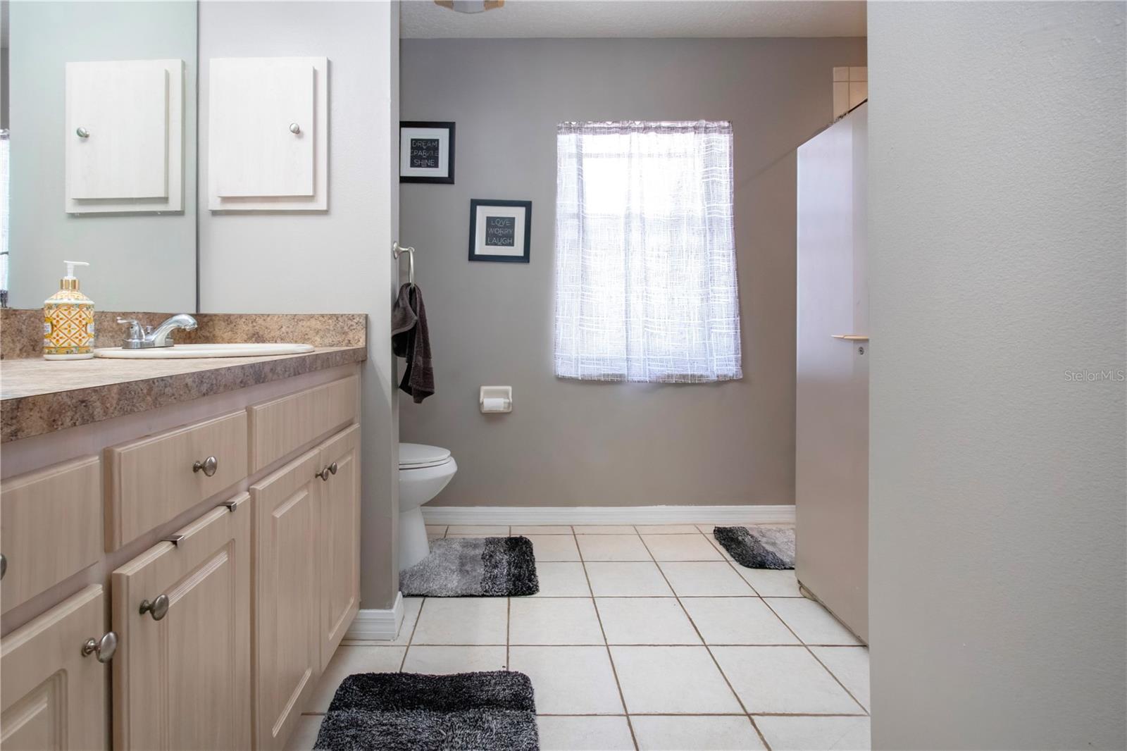 Listing photo id 28 for 408 River Bed Court