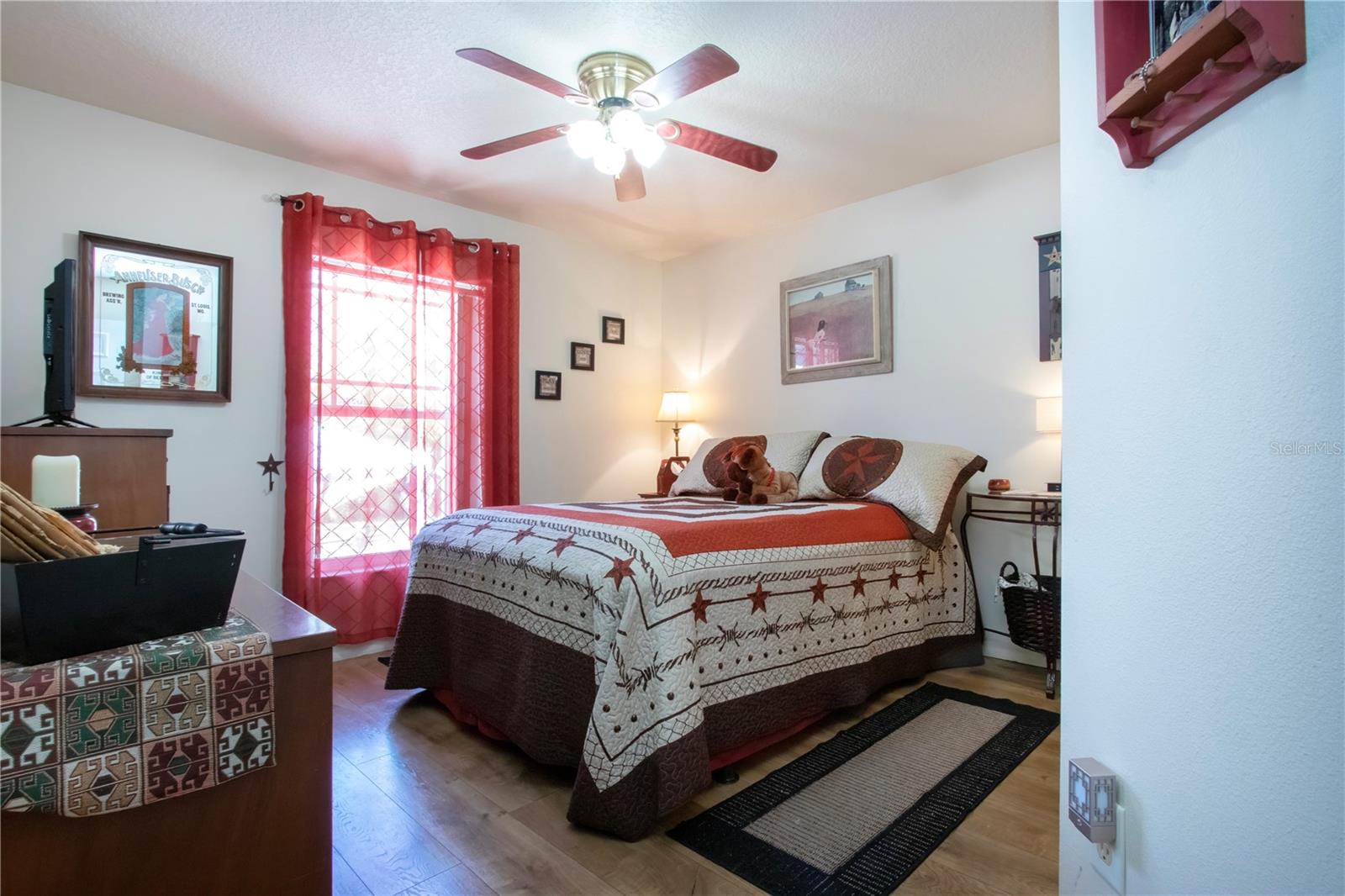 Listing photo id 32 for 408 River Bed Court