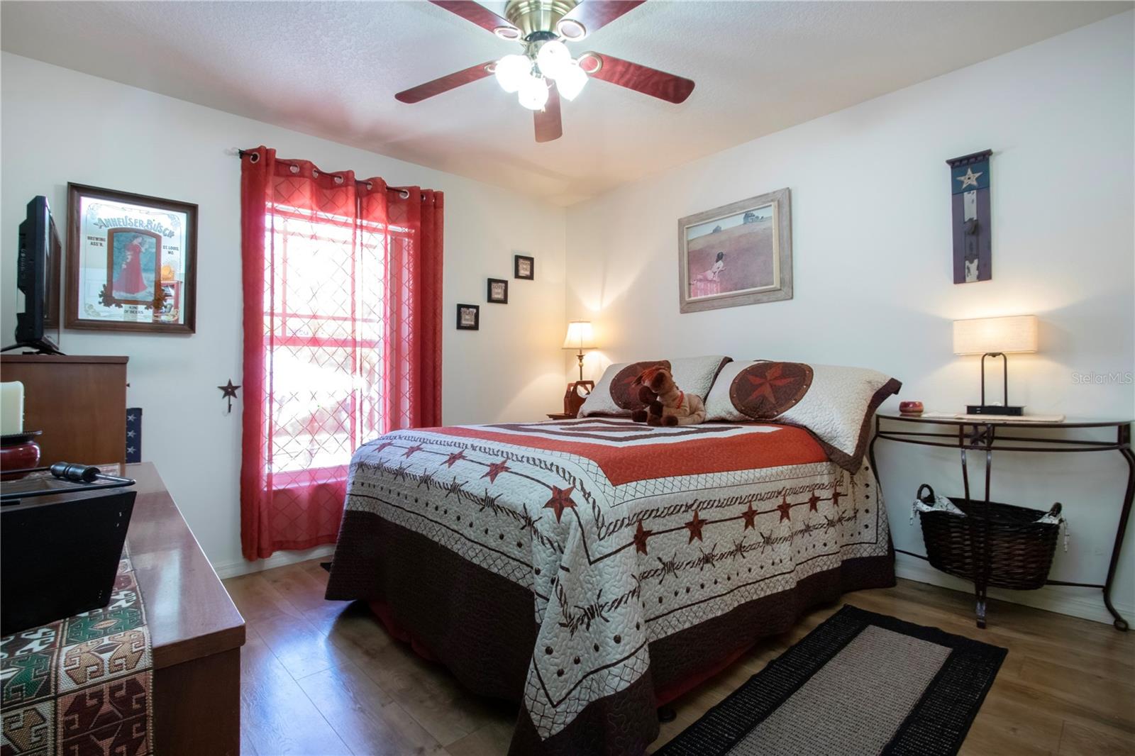 Listing photo id 33 for 408 River Bed Court