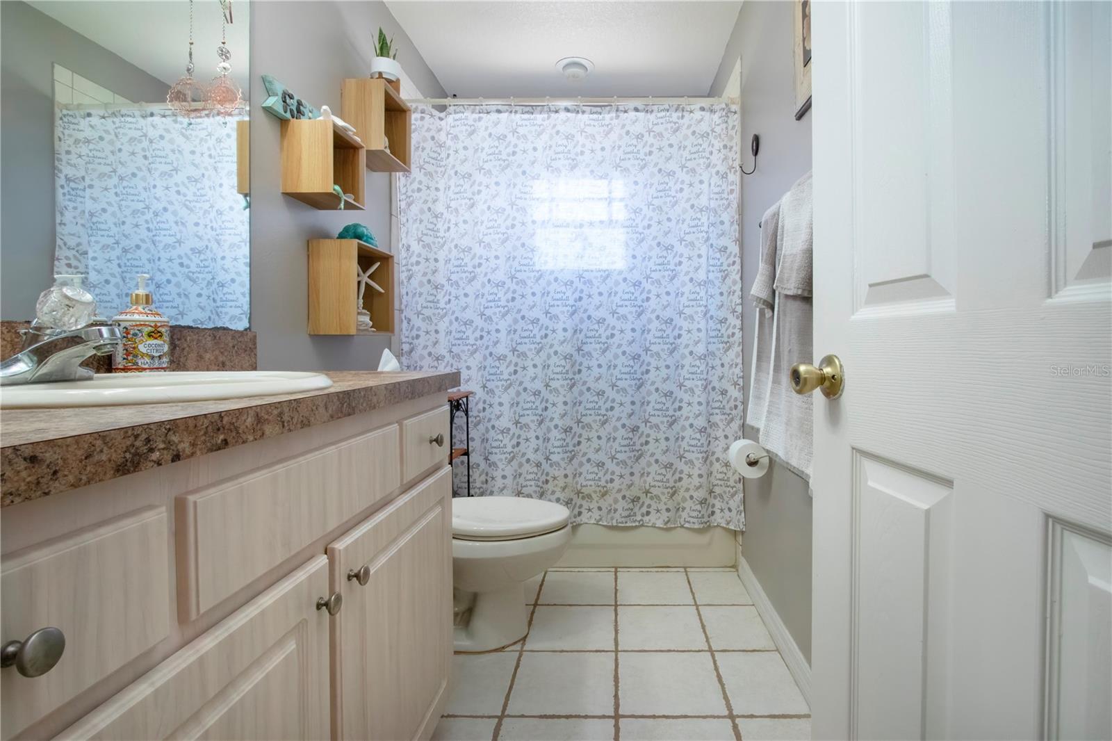 Listing photo id 35 for 408 River Bed Court