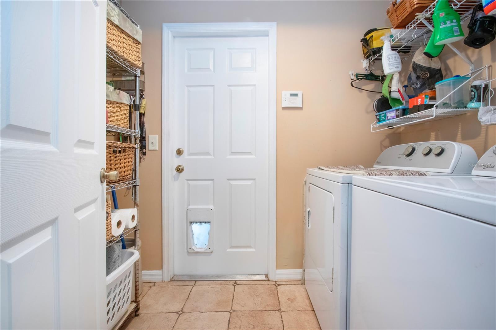 Listing photo id 39 for 408 River Bed Court