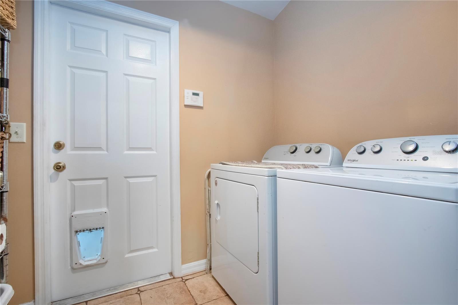 Listing photo id 40 for 408 River Bed Court
