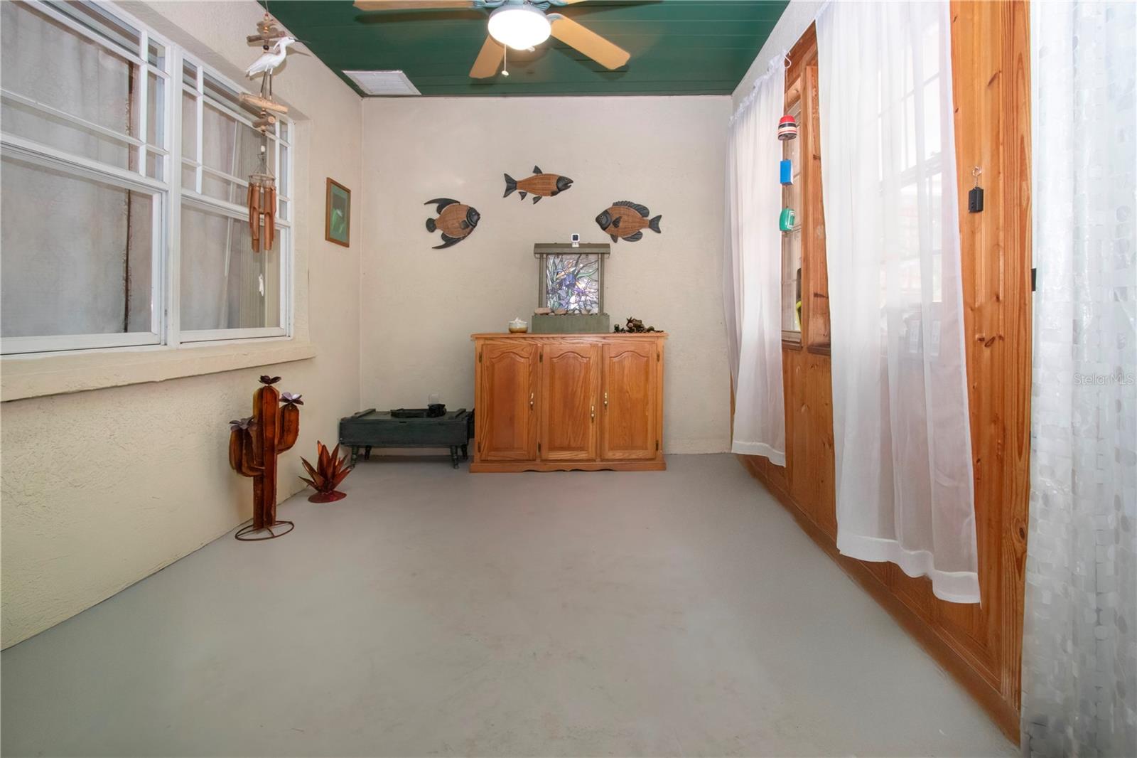 Listing photo id 41 for 408 River Bed Court