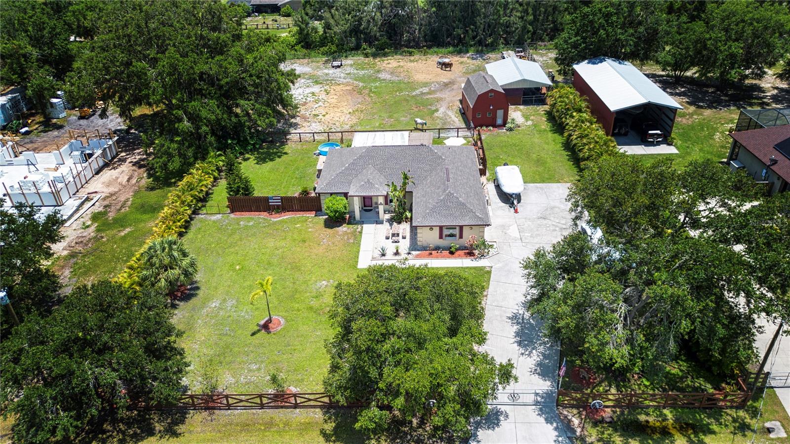 Listing photo id 3 for 408 River Bed Court