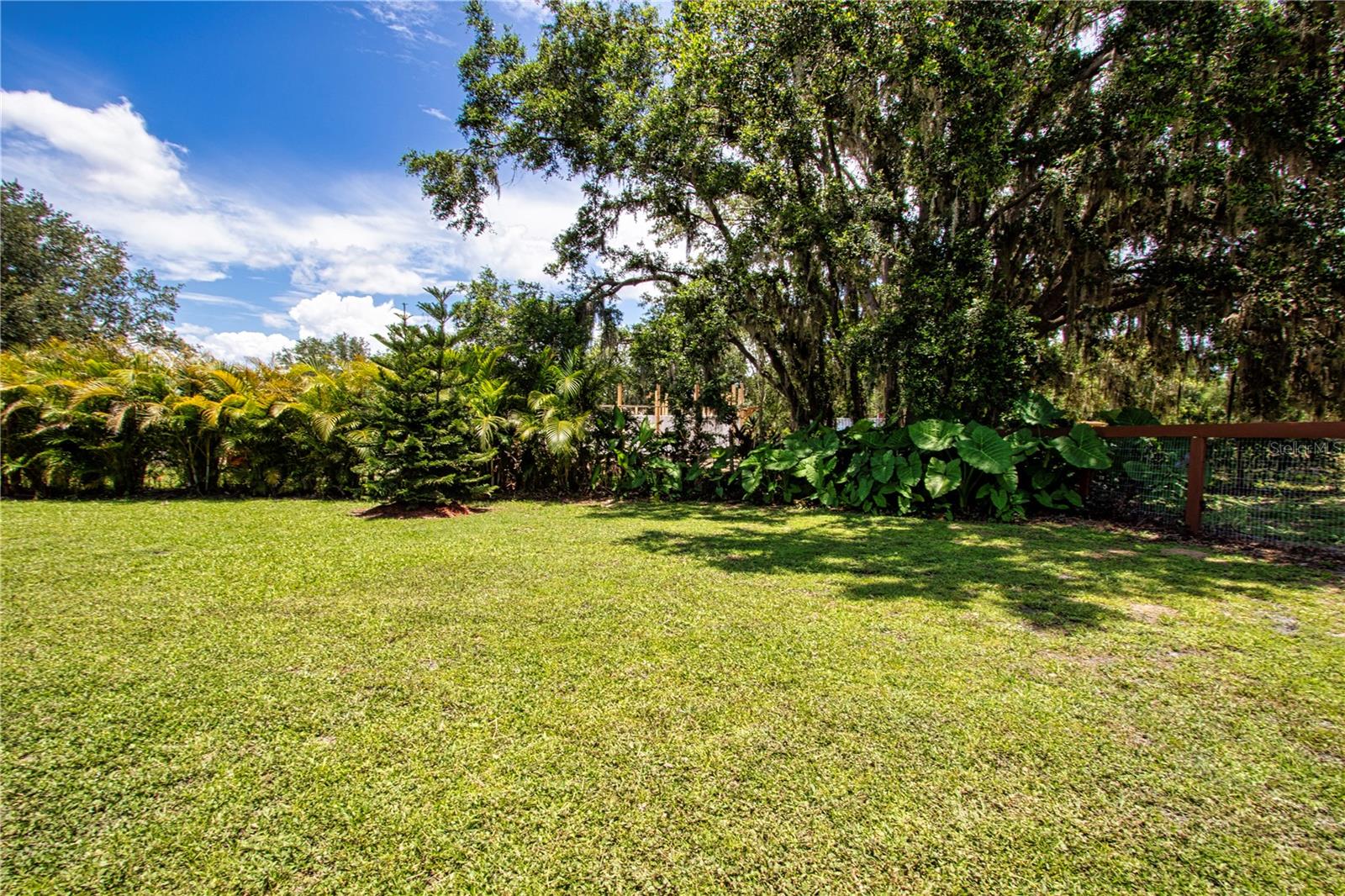 Listing photo id 55 for 408 River Bed Court