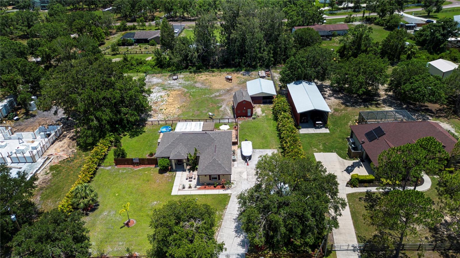 Listing photo id 4 for 408 River Bed Court