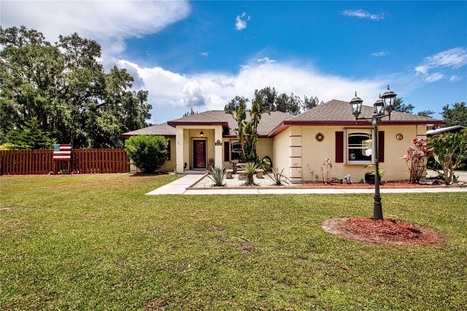 Listing photo id 7 for 408 River Bed Court