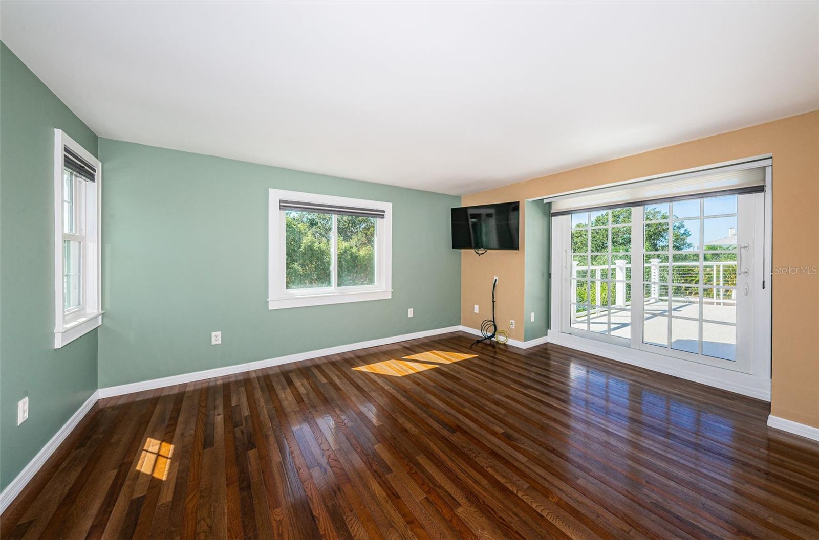Image 8 of 56 For 160 Shore Drive
