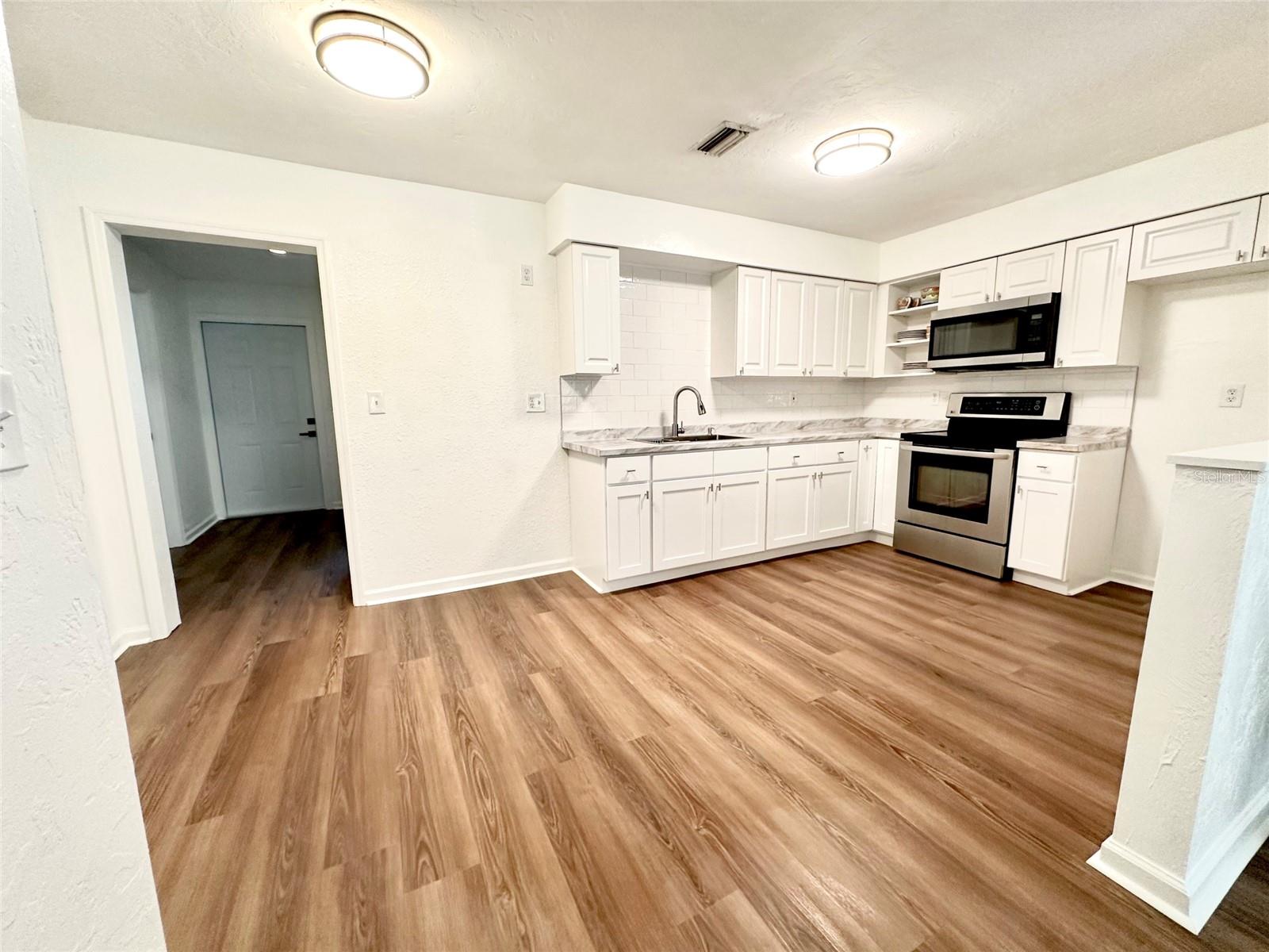 Image 4 of 25 For 121 Granada Boulevard