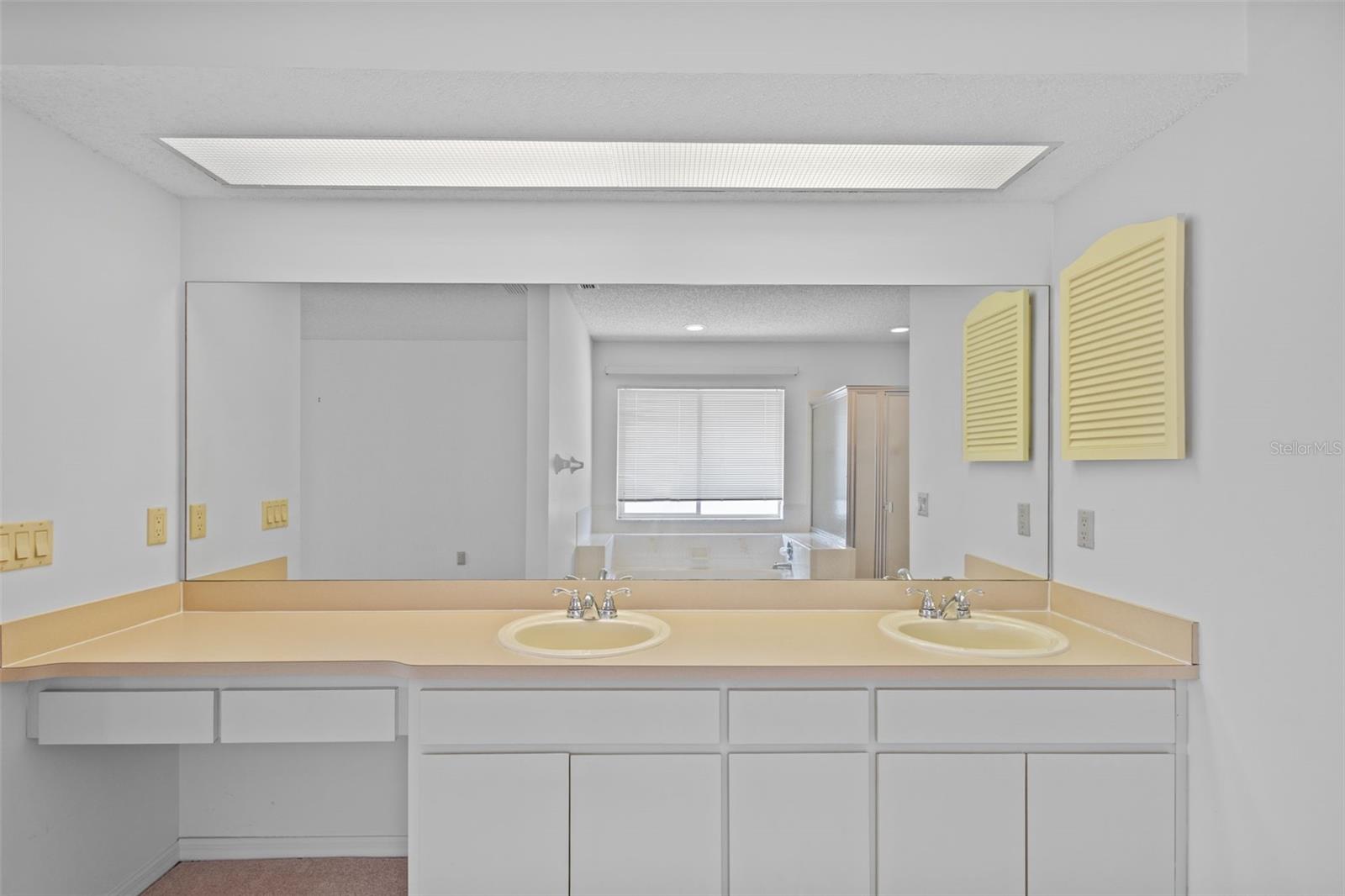Image 19 of 28 For 1247 Venetia Drive