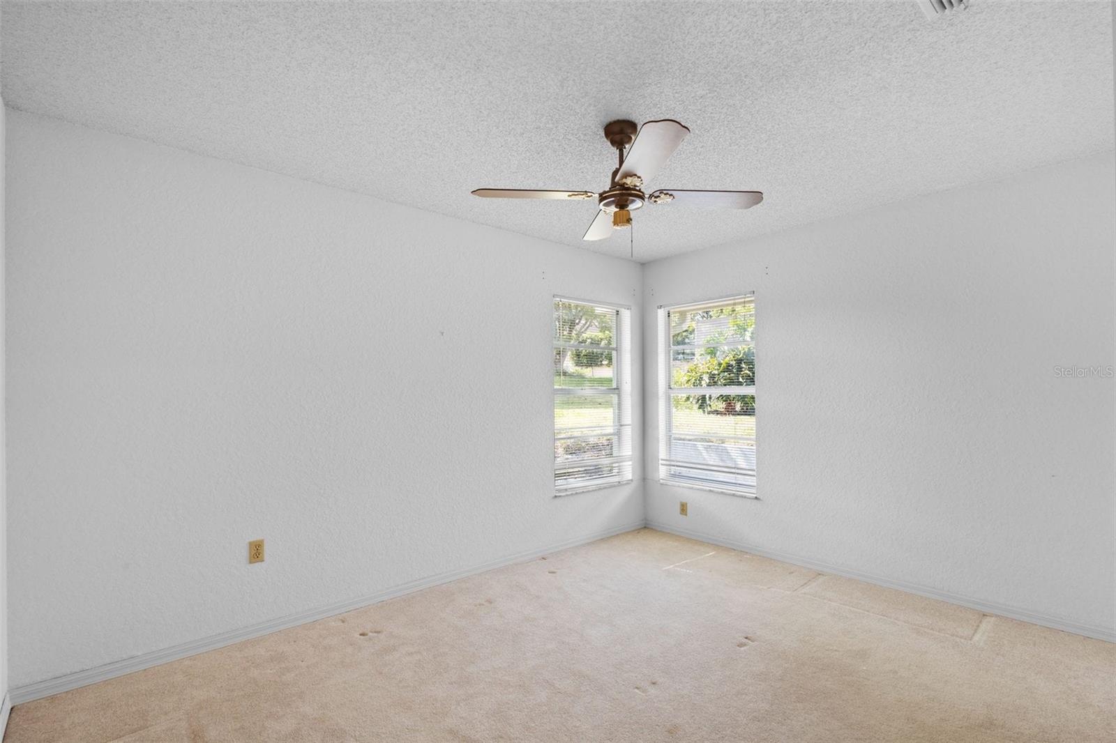 Image 21 of 28 For 1247 Venetia Drive