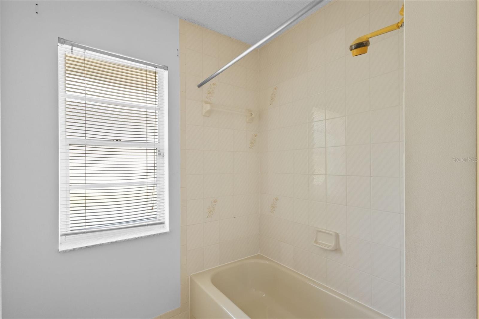 Image 23 of 28 For 1247 Venetia Drive