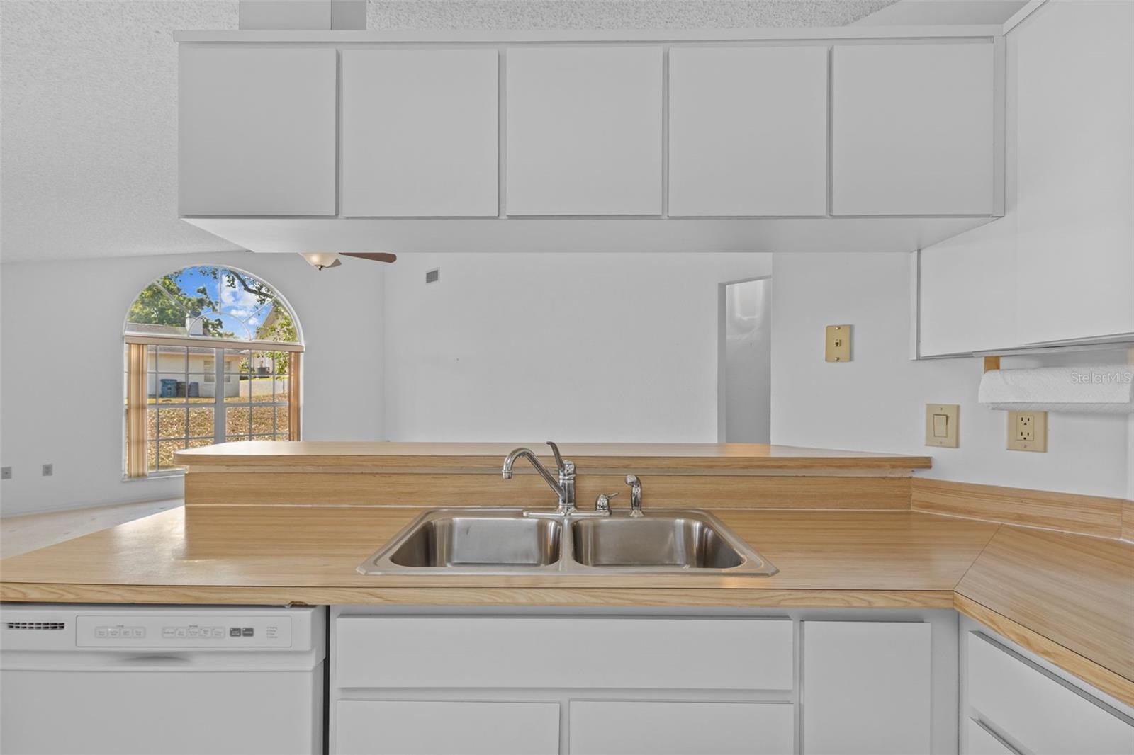 Image 5 of 28 For 1247 Venetia Drive