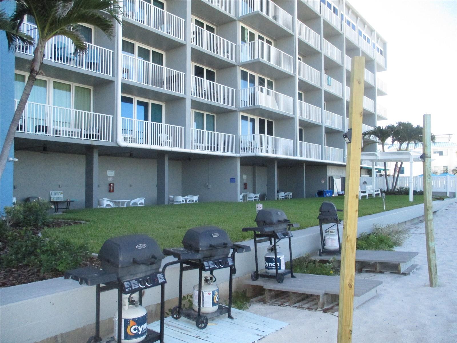 Image 21 of 35 For 9980 Gulf Boulevard 408