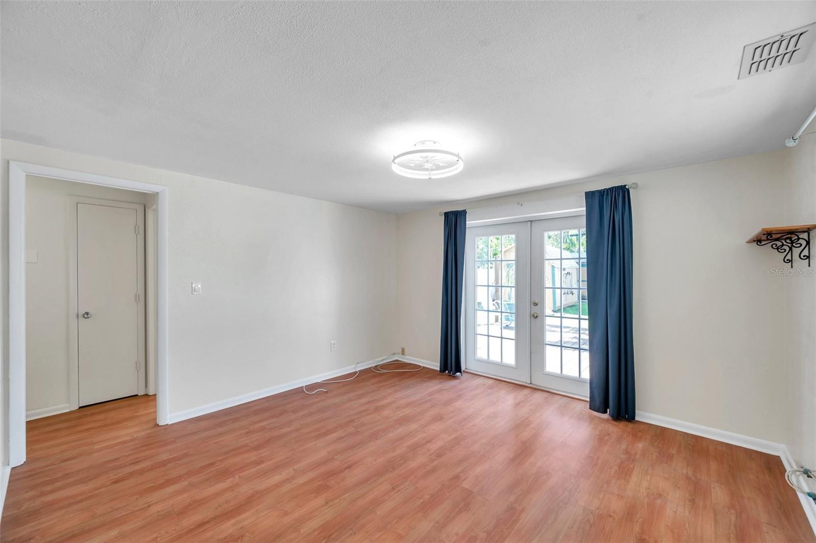 Image 15 of 39 For 8074 37th Avenue N