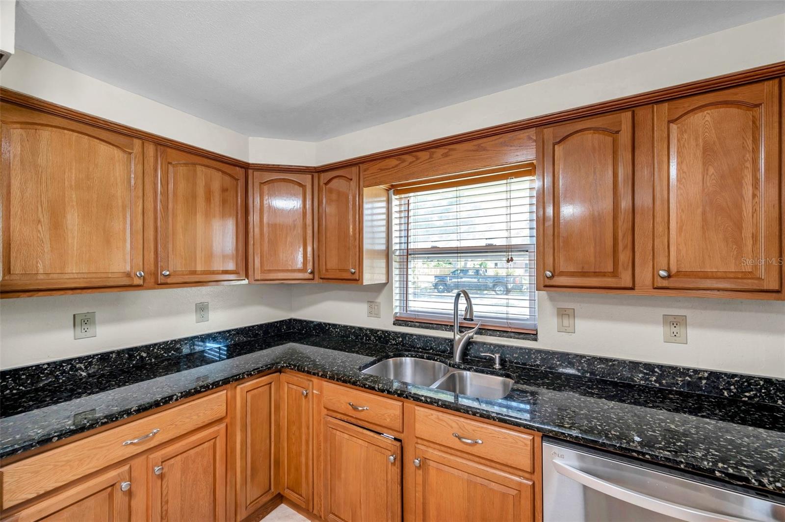 Image 9 of 39 For 8074 37th Avenue N