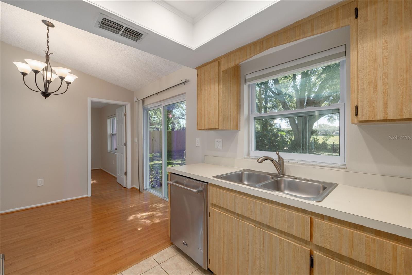 Image 11 of 40 For 310 Arbor Drive E