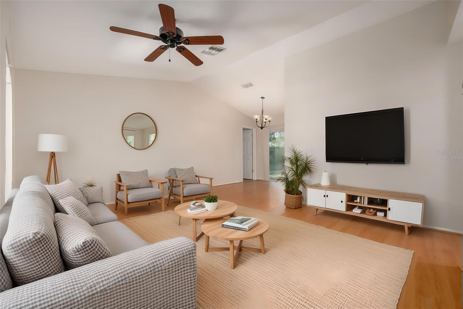 Image 4 of 40 For 310 Arbor Drive E