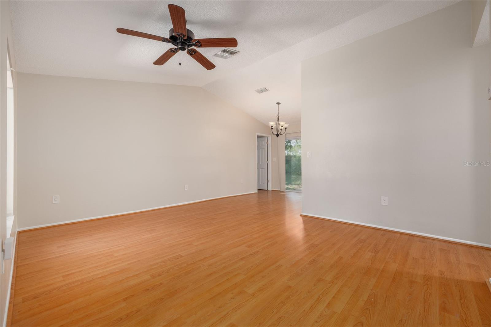 Image 5 of 40 For 310 Arbor Drive E
