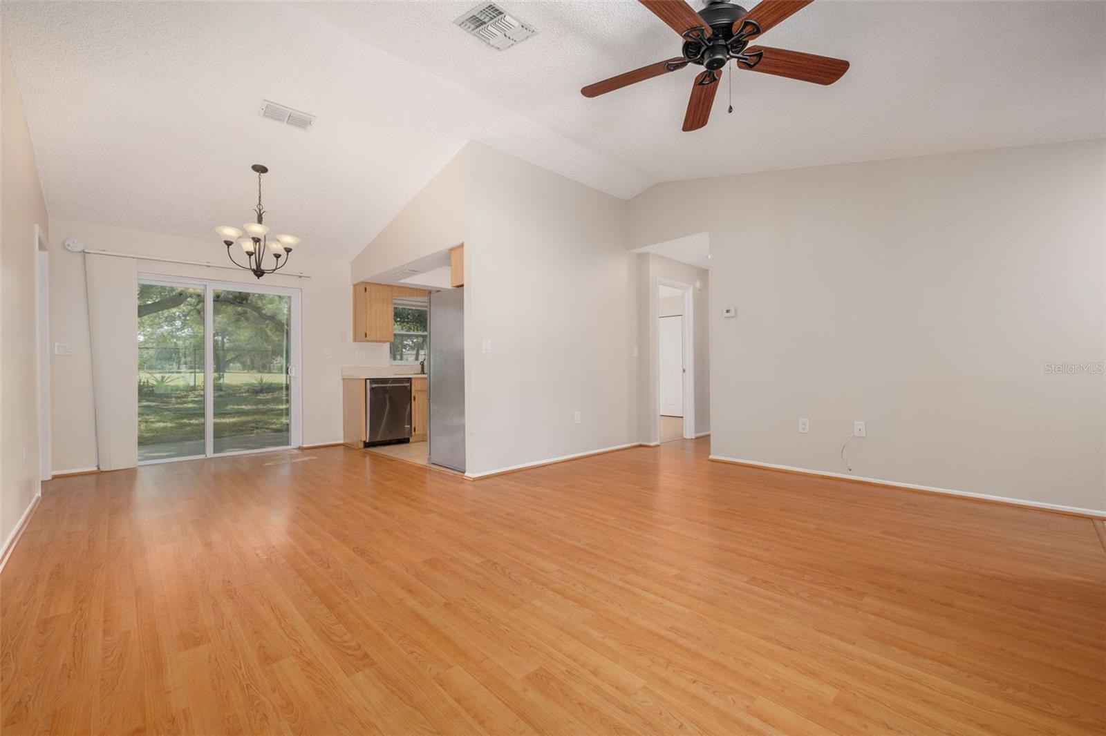 Image 6 of 40 For 310 Arbor Drive E