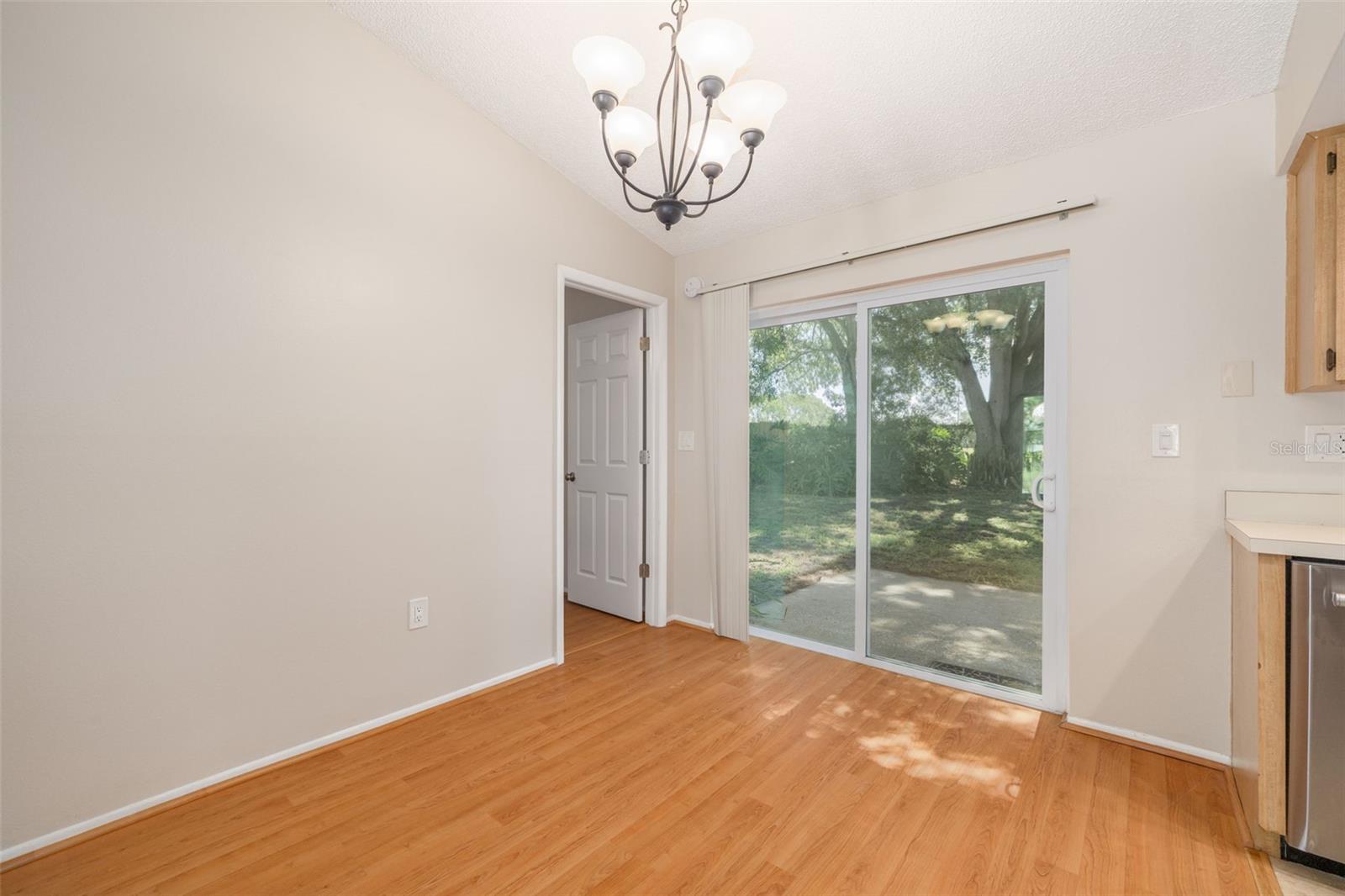 Image 8 of 40 For 310 Arbor Drive E