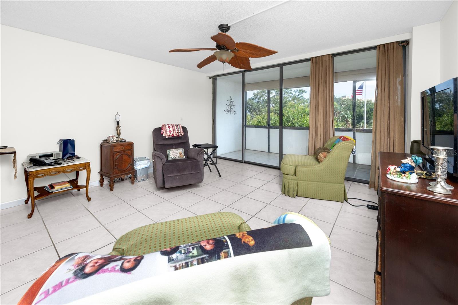 Image 19 of 61 For 2621 Cove Cay Drive 309