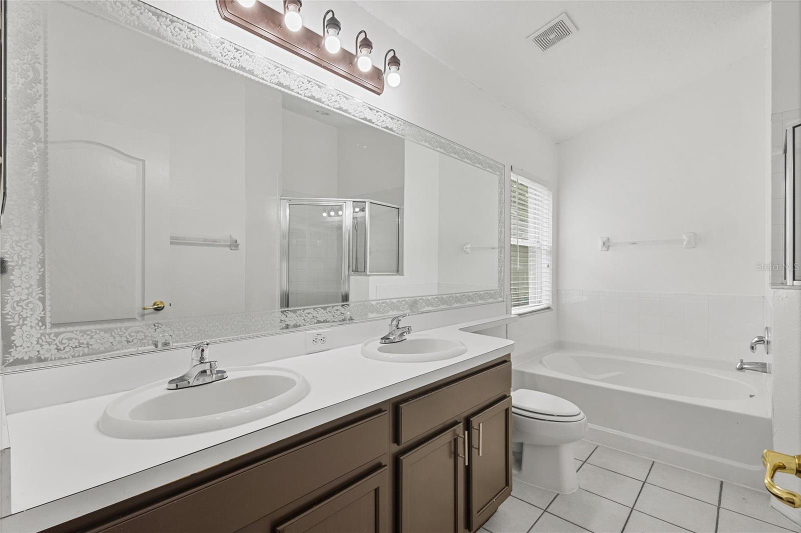 Image 21 of 40 For 10462 Lucaya Drive
