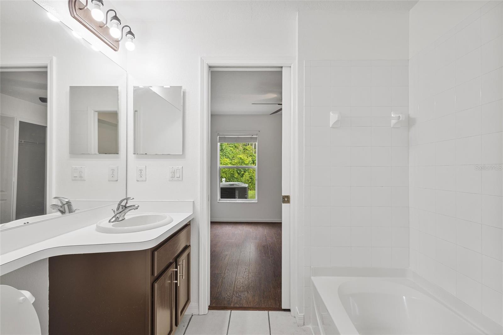 Image 27 of 40 For 10462 Lucaya Drive