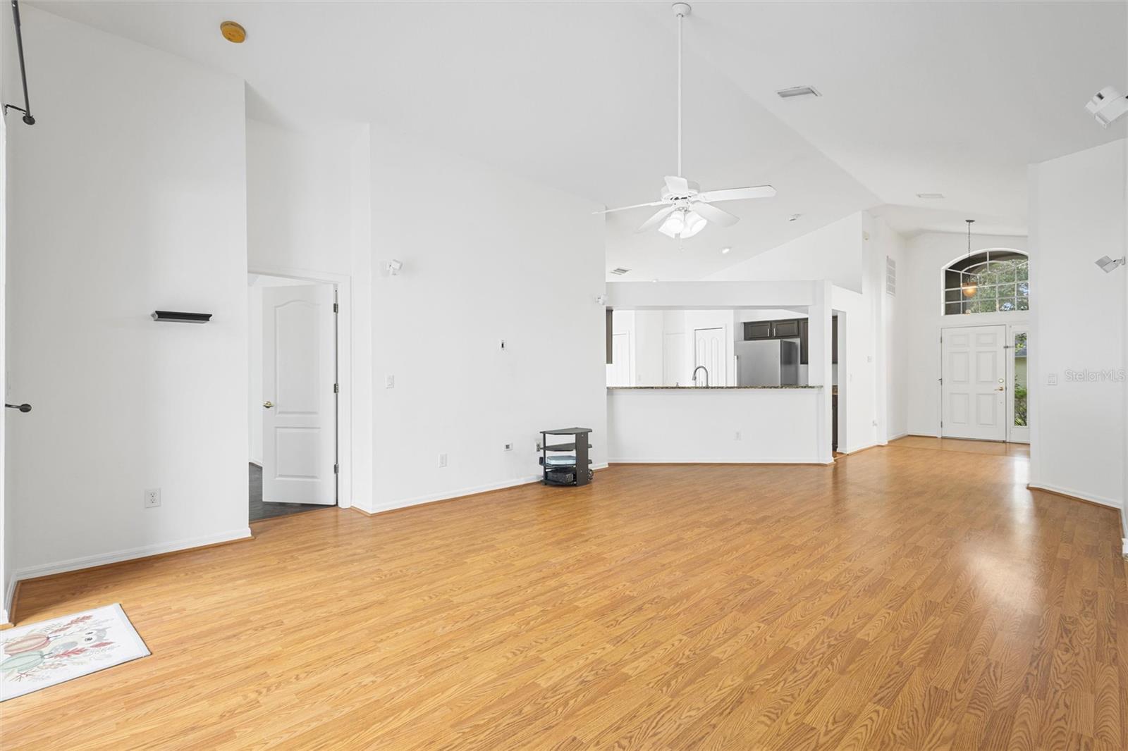 Image 4 of 40 For 10462 Lucaya Drive